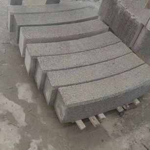 南平芝麻白弧形路牙石