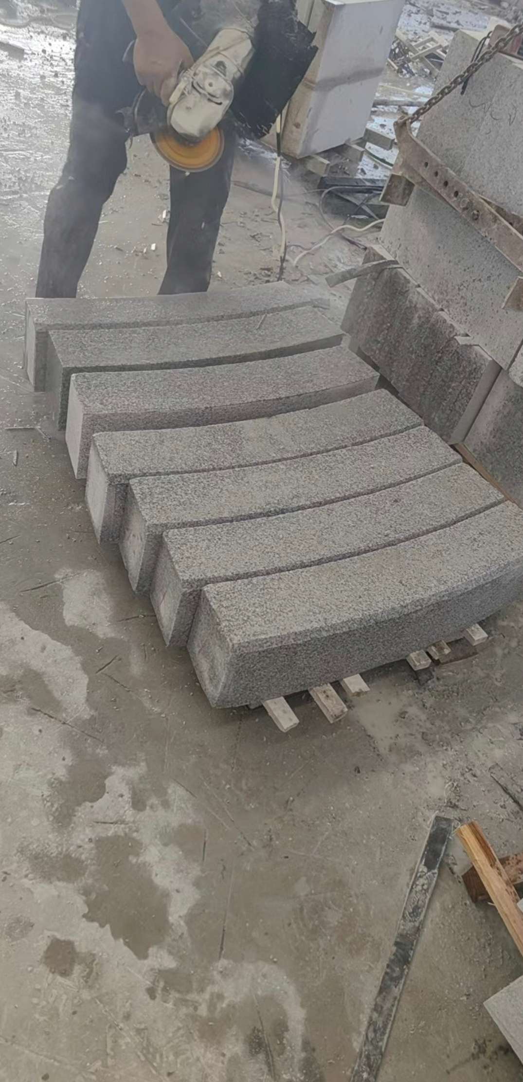 南平芝麻白弧形路牙石